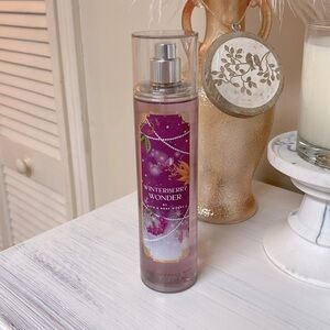 Winterberry Wonder by Bath & Body Works fine fragrance mist